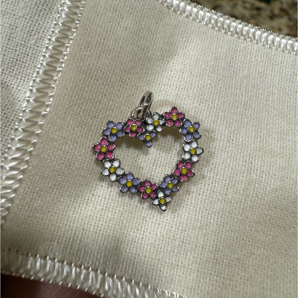 💕James Avery Enamel Floral Heart Wreath Pendant - Picture 3 of 6